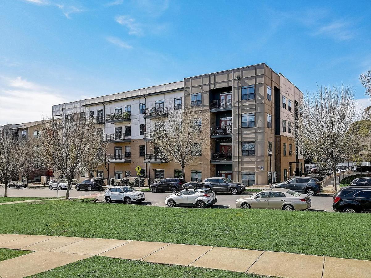 Frontdesk Village At Commonwealth Apts Plaza Midwood Charlotte Bagian luar foto